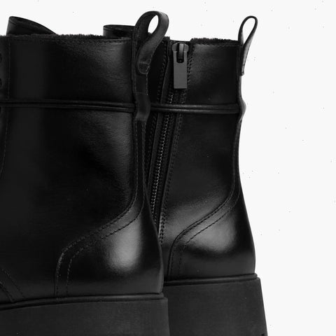 Quest | Black Shearling